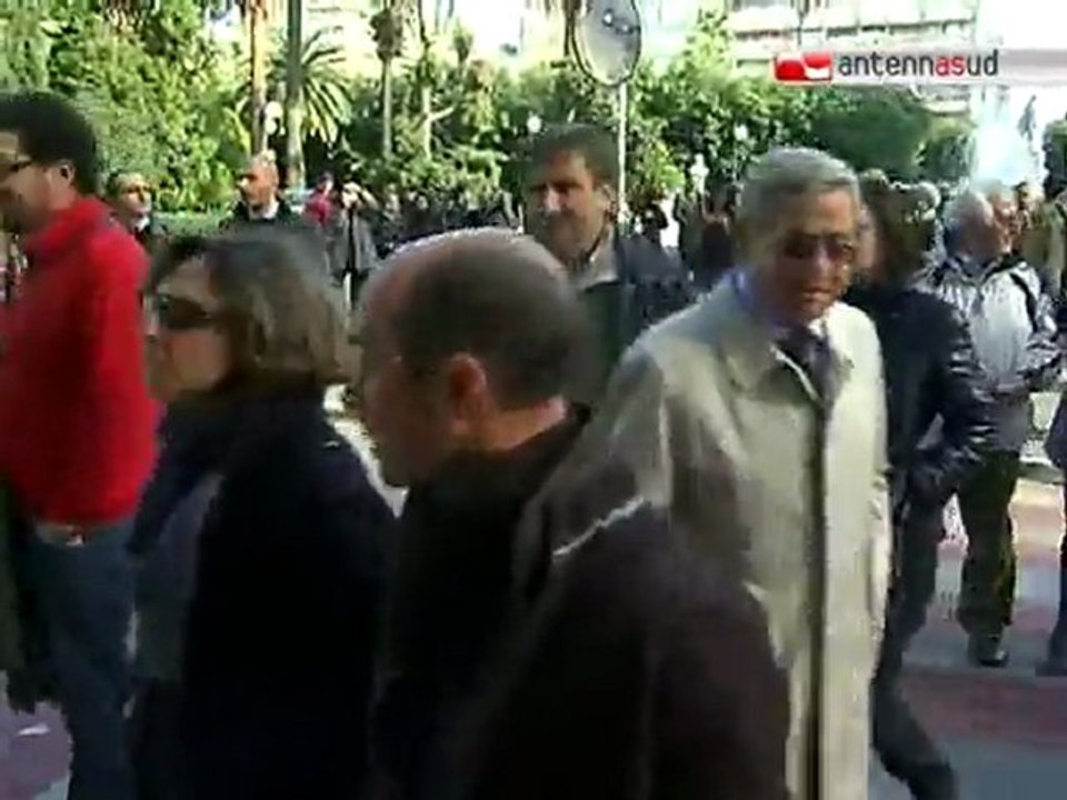 TG 25.11.10 Protesta Università: Vendola sui tetti a Roma, presidio degli studenti a Bari