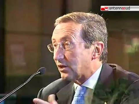 TG 27.11.10 Fini difende la riforma Gelmini