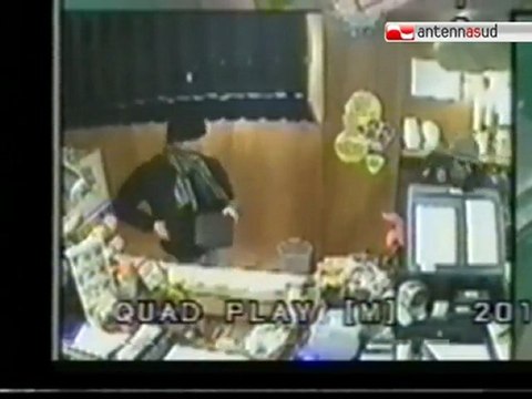 TG 17.12.10 Bari, violenta rapina in tabaccheria: fermati due minori