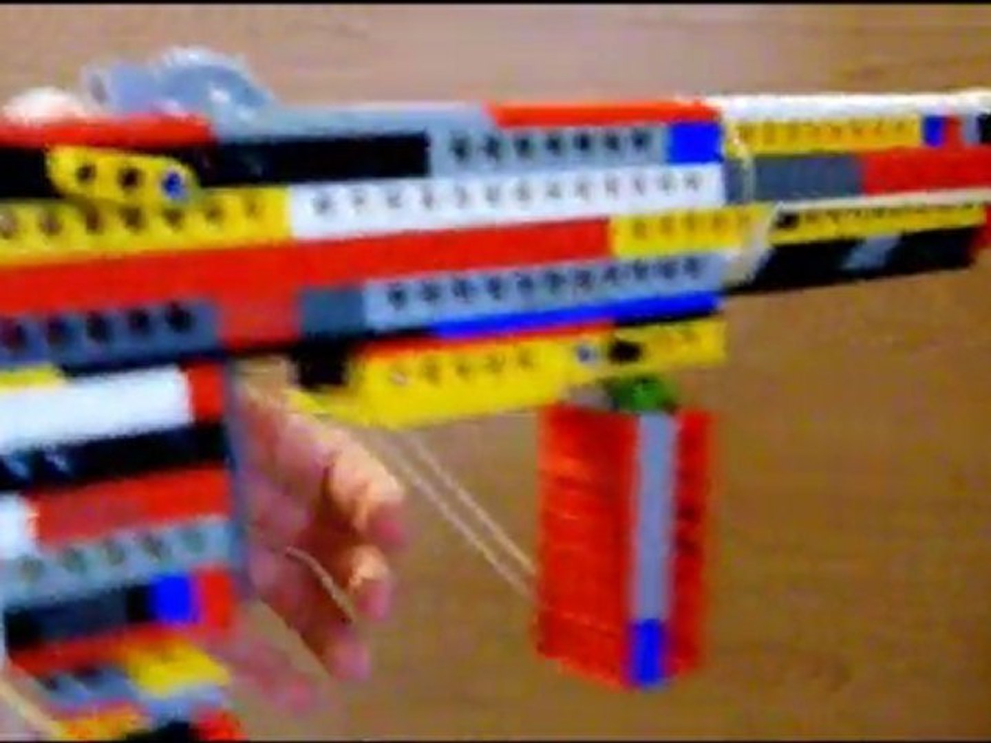 Pistolet Lego avec élastique : Activité Familiale du Samedi Matin!
