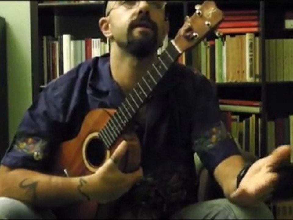 Come imparare a suonare un ukulele in maniera rapida e indolore Video