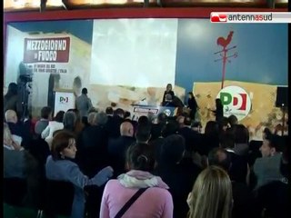 TG 11.04.11 Fini a Bari, duro attacco a Berlusconi