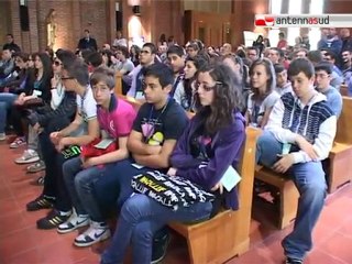 TG 10.05.11 Mola di Bari, Fini a Berlusconi: "Tutti sono sottoposti a legge"