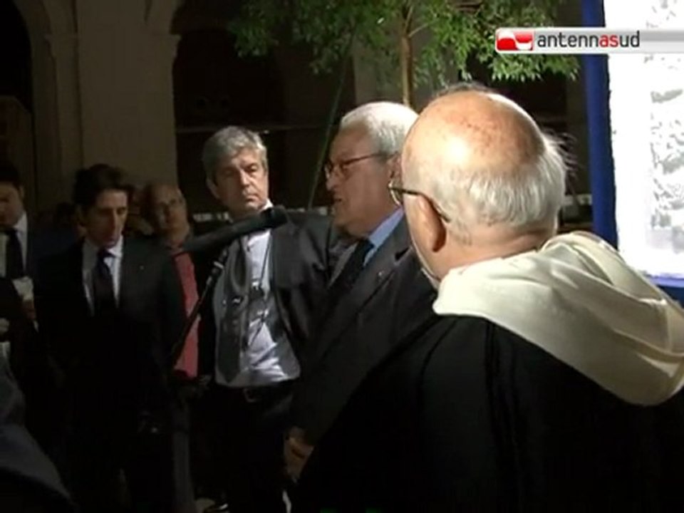 TG 11.05.11 A Bari in mostra le ampolle della Sacra Manna