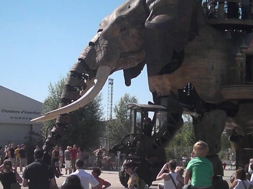 P8150007départ de la promenade de l'éléphant sur l'ile de nantes