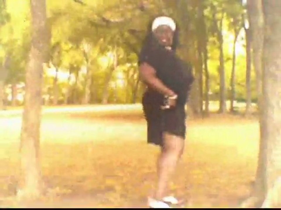 Queen Deleona SMV Stylee: Queenz Woodzee Danz