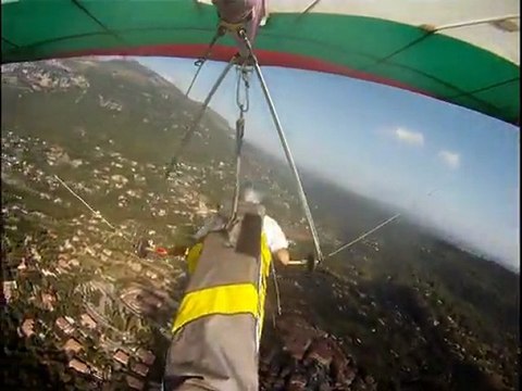 VIDEO deltaplane en nuage Dimanche 11 sept 2011 Pas de tours jumelles à l'horizon