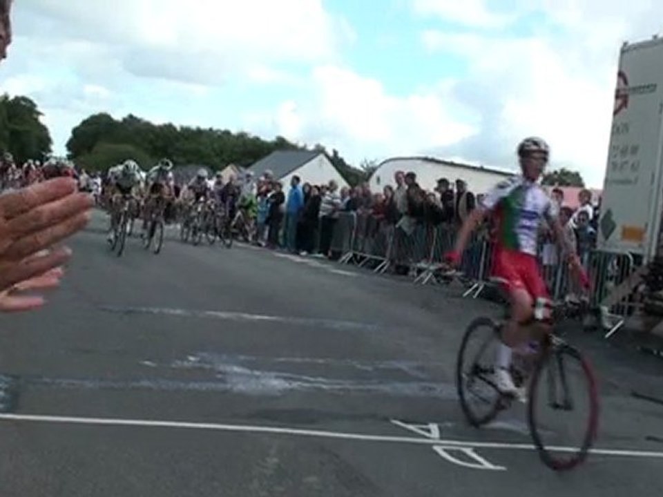 Arrivée à ALLAIRE des minimes