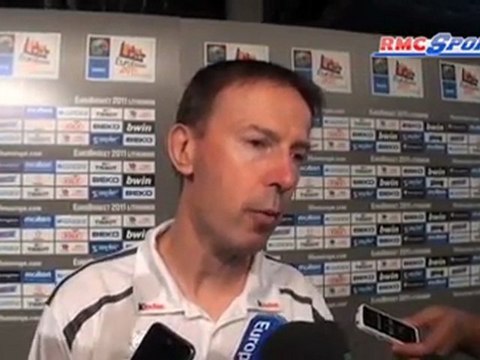 Florent Pietrus, Joakim Noah et Vincent Collent réagissent après la victoire de l'équipe de France contre l'Italie