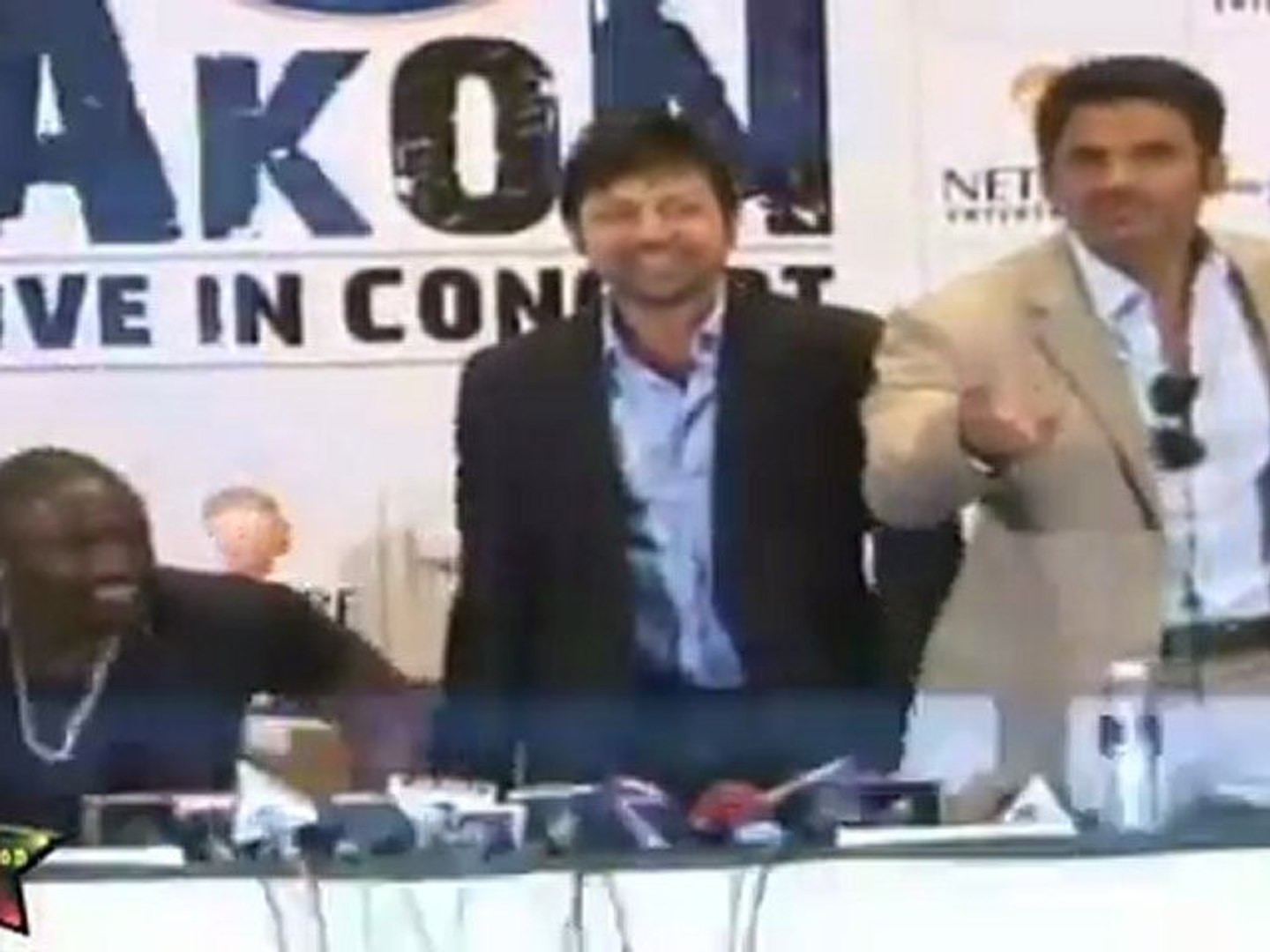 ⁣AKON LIVE CONCEPT 01