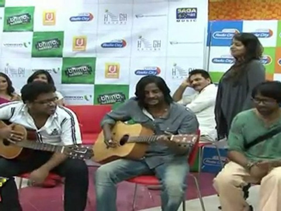 "Kya Jaane Piya"Song Live By Band At Music Release At"Bhindi Baazaar"