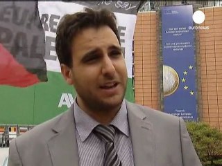 AB binası önünde dev Filistin bayrağı