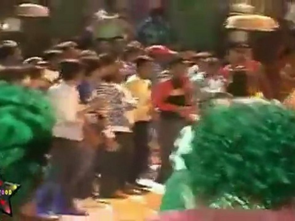 Shakti Kapoor Stares Sexy Shweta Tiwari On Location Of "Bin Bulaye Baraati"