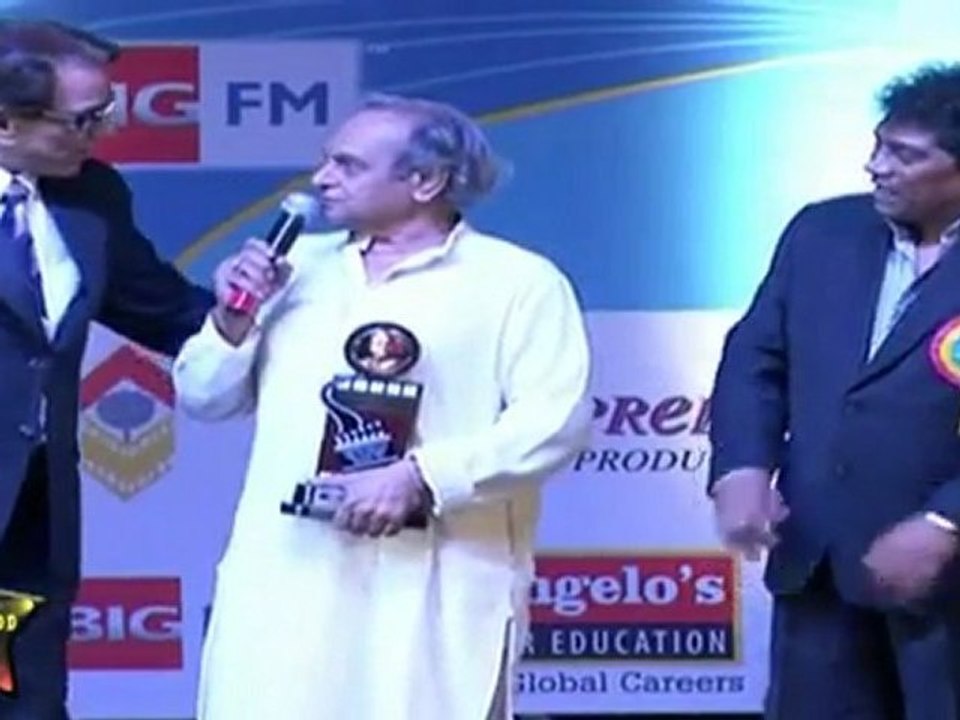 Dharmendra & Johnny Lever Presenting Dadasaheb Phalke Award 2011 To Kalyan Anandji