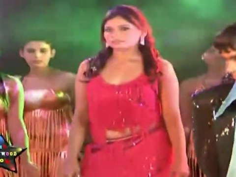 Amazing Gorgeous Dancer Giving A amazing Tips To The Dancers On Sets Of Aaja Sajan Pardesiya