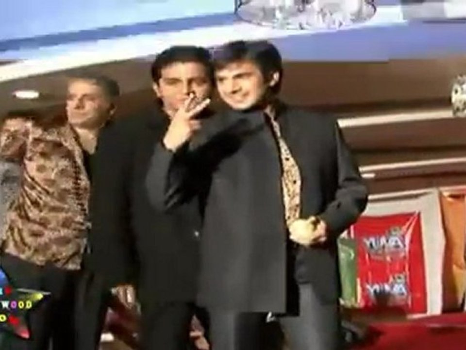 Poonam Pandey Who Promised To Go Nude,Walks The Ramp In Sexy Avatar