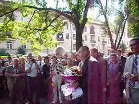 Depuneri de flori la monumentul Luceafărului din centrul oraşului Cernauti