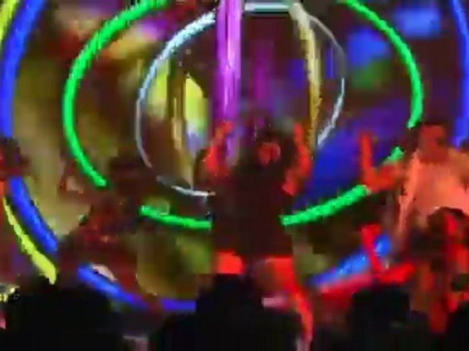 Giselle & Zoa Morani Giving A Rauchy Sizzling Performace On Anjana Song,Always Kabhi Kabhi