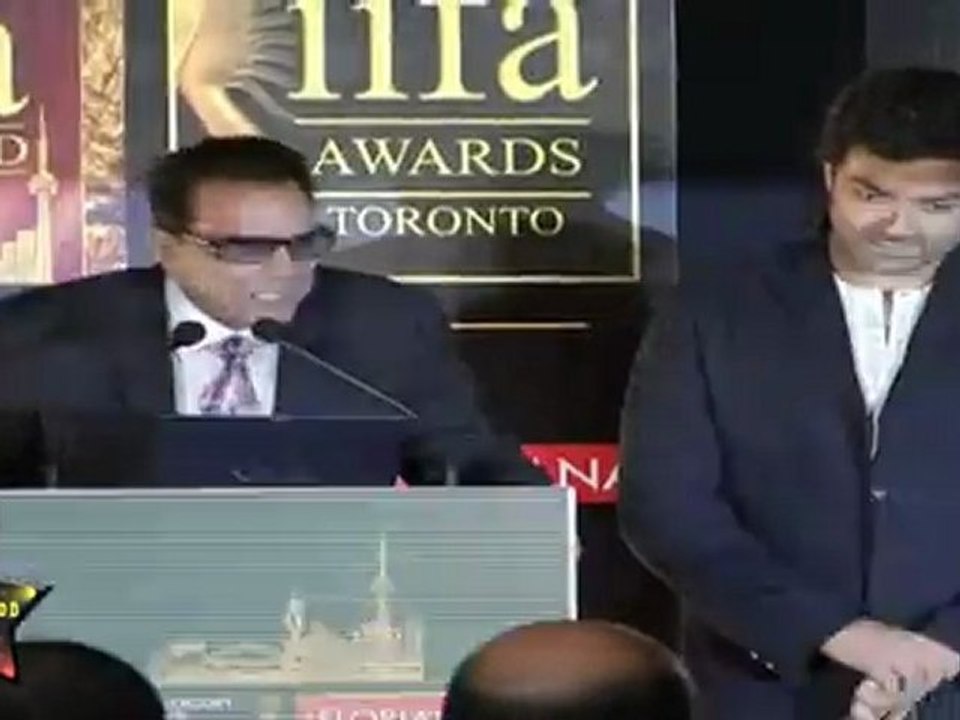 Dharmendr   IIFA AWARDS 09