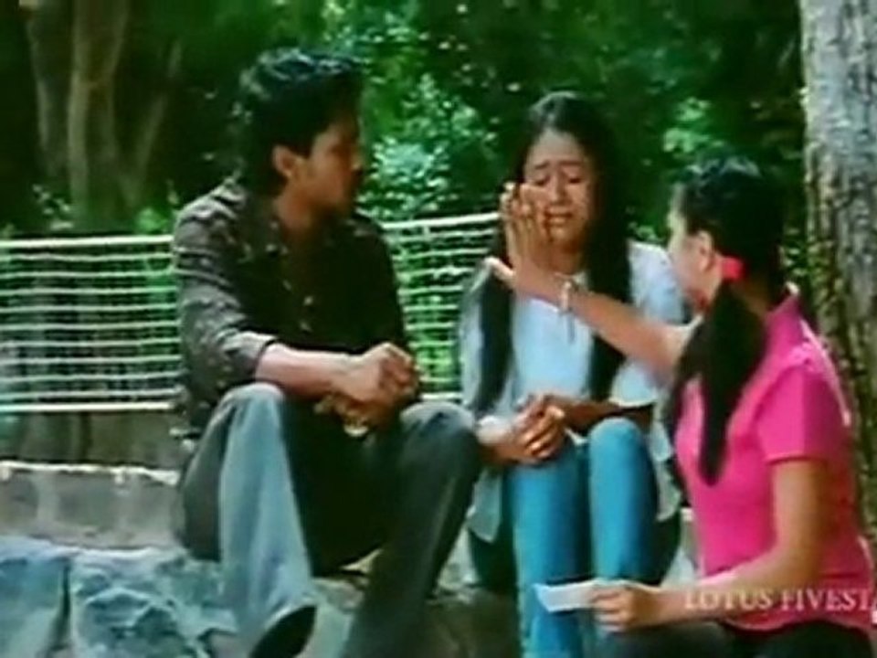 Oru kudaiyil - Pugai padam