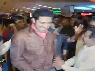 Abhishek Bachchan Chats With SHakti,Abbas-Mastan & Aaftab At Premier