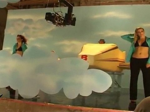 Aupam Kher & Sexy Babes Shake Legs On Promotional Song of Mr. Bhatti on Chutti