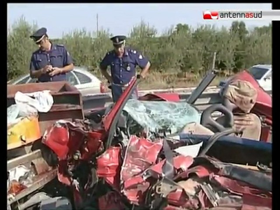 TG 01.09.11 Incidente mortale nel tarantino, 3 morti e 23 feriti