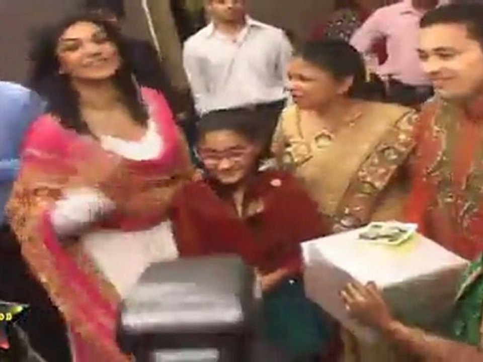 Hot & sexy SUSHMITA SEN  in a   wedding ceremony