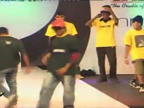 MODELS ON RAMP TASSEL Designer's Awards 2011