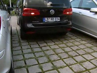 Votre voiture se gare toute seule !