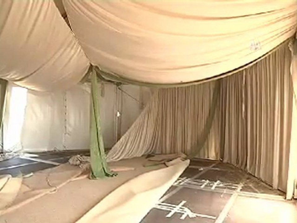 Kaddafi'nin özel uçağı bakımda