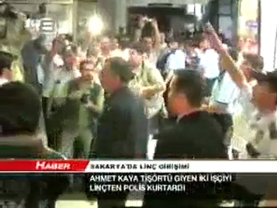 ADAPAZAR'ında  pkk  yandaslarına  dayak