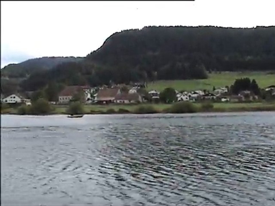 croisière commentée au travers d’un site grandiose et de paysages magnifiques : le lac, les gorges et le SAUT DU DOUBS classé Grand Site National.