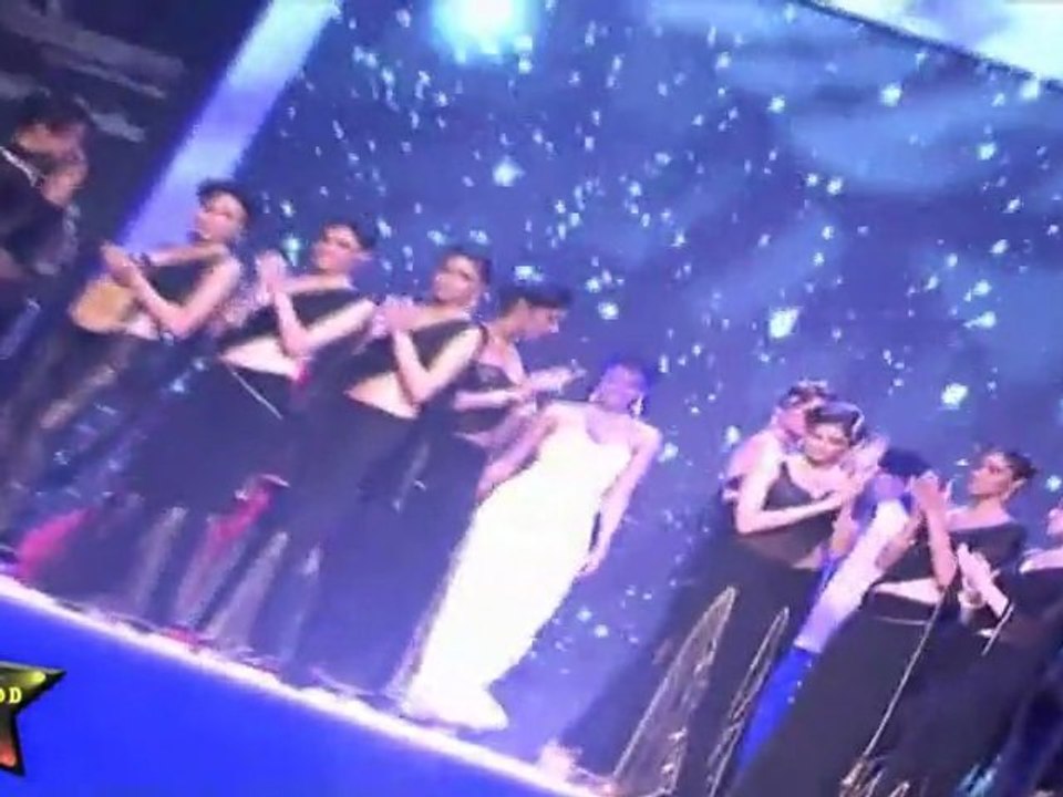 Galore Of Sexy Babes In A Sexy Black Attire  At IIJW 2011