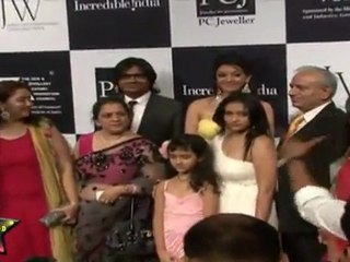 Very Sexy Kajal Agrawal "Singam' Fame Girl Sizzles In Yellow Off Shoulder Gown  At IIJW 2011