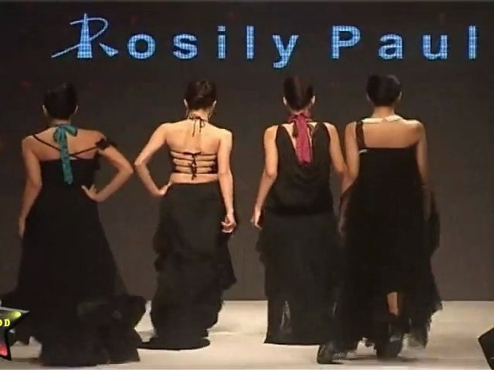 Gold Studded Sexy Babes Showing Off Their Sexy Bod At IIJW 2011