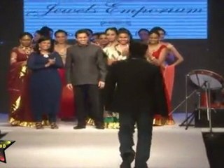 Hot & Sexy Babe's Galore At  IIJW 2011 Third Day