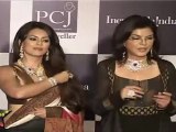 Busty Mahima Chodhry Shows Her Little Cleavage Through Saree At IIJW 2011 Third Day