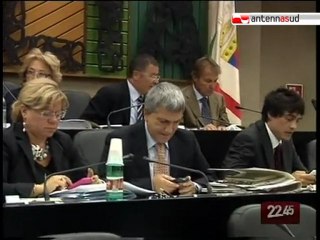 TG 19.08.10 Vendola batte Berlusconi... su Facebook