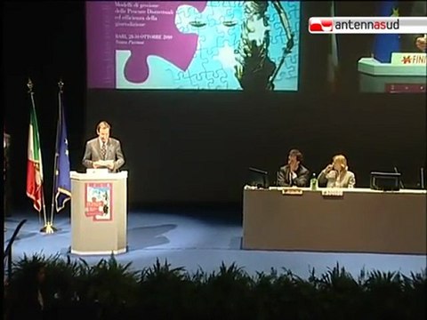 TG 29.10.10 Bari, convegno giustizia, Fini: La lentezza il peggior male