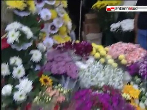 TG 02.11.10 Commemorazione dei defunti, monsignor Cacucci al cimitero di Bari
