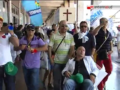 TG 27.06.11 Giornata di proteste davanti alla sede del consiglio regionale