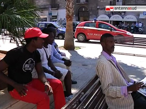TG 03.08.11 Piazza Prefettura blindata per il vertice sui migranti