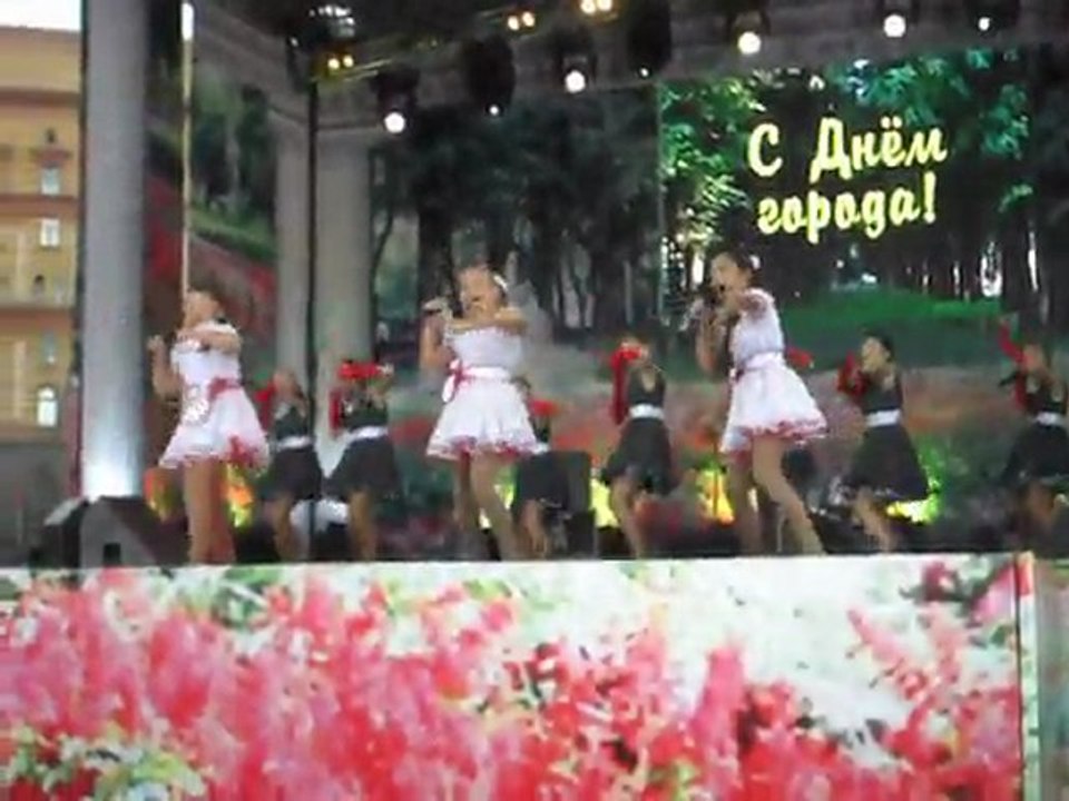 Страна Чудес -Марш веселых ребят,Ходит песенка по кругу,Оранжевая песня,Песня о доброте,Вместе весело шагать по просторам и Песня остается