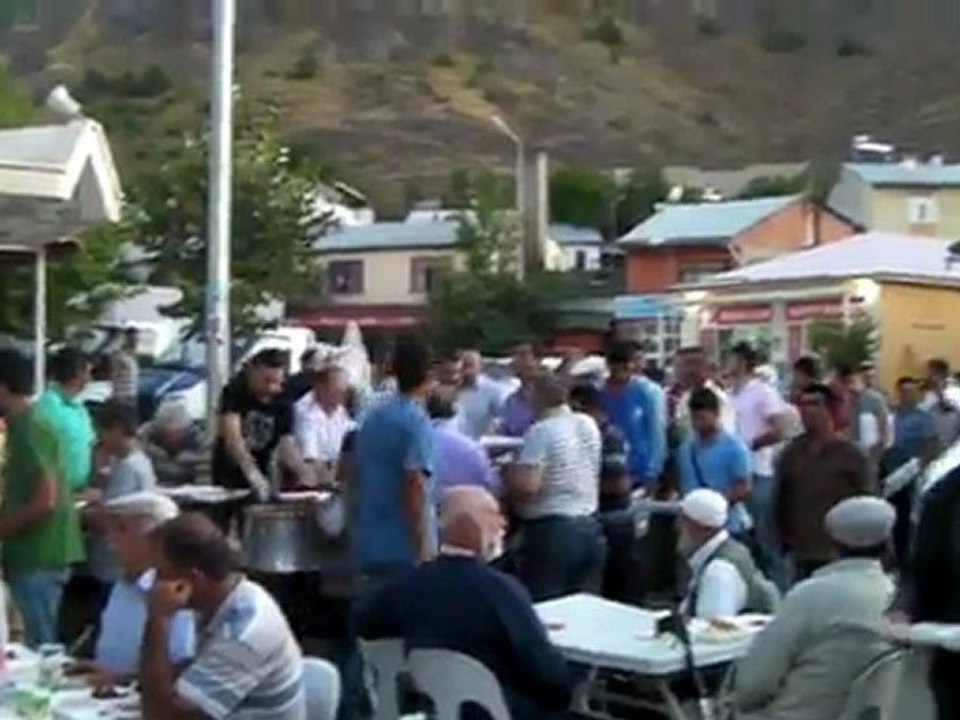 Sivas Akıncılar'da 3000 Kişinin Katıldığı İftar Proğramı  www.akincilardernegi.org.tr