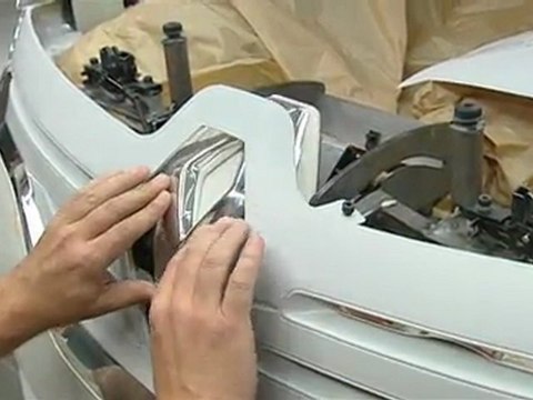 Renault Frendzy : montage en blanc de la carrosserie du concept-car (2011)