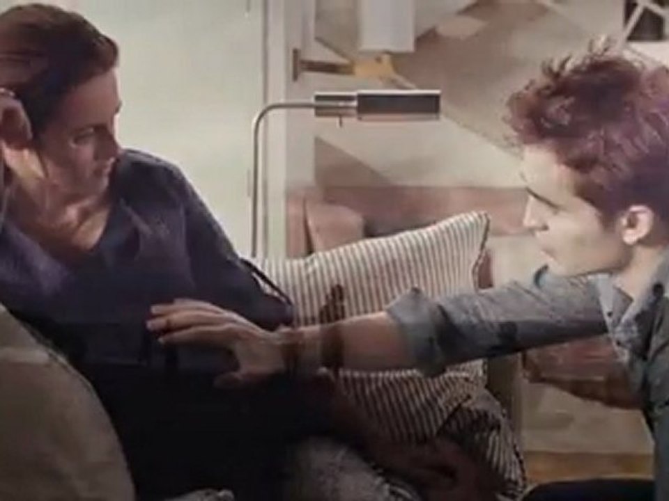 ». THE TWILIGHT SAGA BREAKING DAWN TRAILER