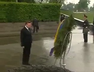 ALLAH'TAN başkasının önünde eğilirsen olacağı bu işte..