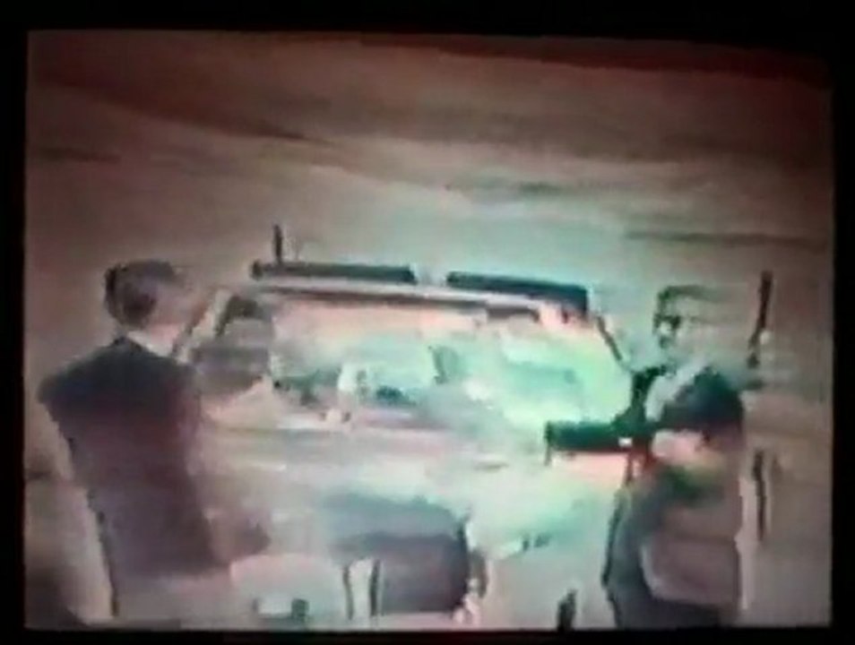 JFK , les gardes du corps reçoivent l'ordre de quitter leur poste