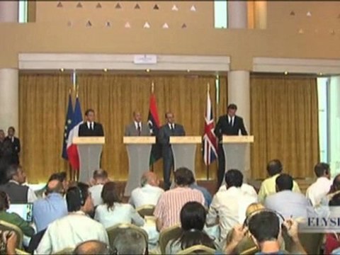 Conférence de presse conjointe à Tripoli : MM. Sarkozy, Abdeljalil, Djibril et Cameron